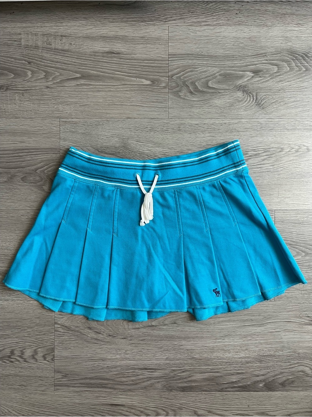 Y2K vintage 2000s abrecrombie and fitch pleated mini skirt